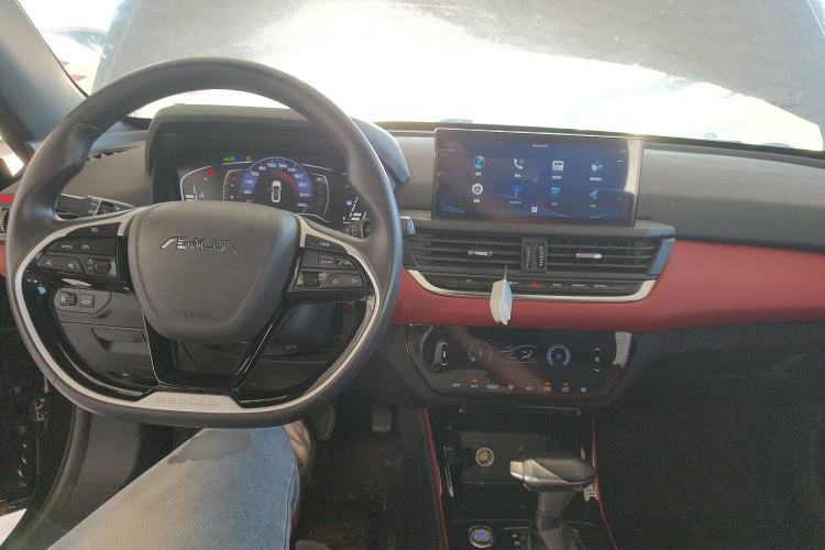 Used Dongfeng Aeolus Yixuan 2022 230T Automatic Adaptive-Beam Knight Edition Center Console