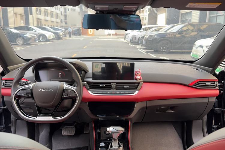 Used Dongfeng Aeolus Yixuan 2022 230T Automatic Adaptive-Beam Knight Edition Center Console