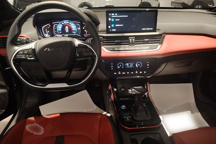 Used Dongfeng Aeolus Yixuan 2022 230T Automatic Adaptive-Beam Knight Edition Center Console