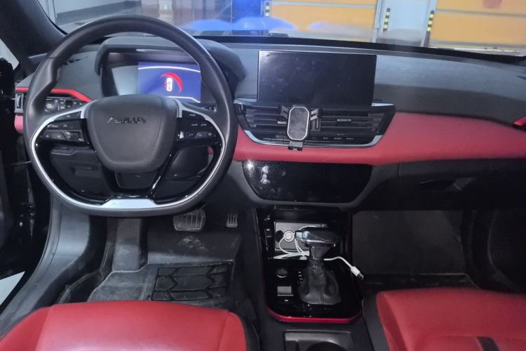 Used Dongfeng Aeolus Yixuan 2022 230T Automatic Adaptive-Beam Knight Edition Center Console