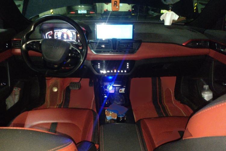 Used Dongfeng Aeolus Yixuan 2022 230T Automatic Adaptive-Beam Knight Edition Center Console