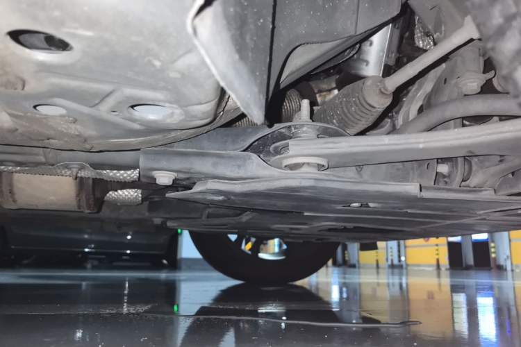 Used Dongfeng Aeolus Yixuan 2022 230T Automatic Adaptive-Beam Knight Edition Chassis Front Right