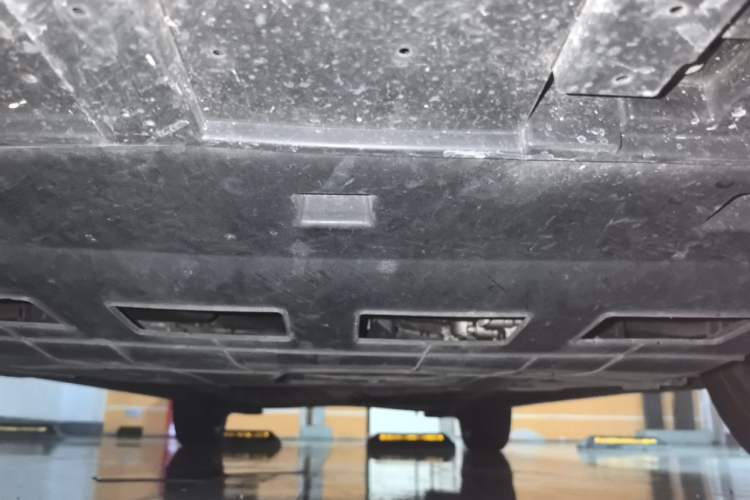 Used Dongfeng Aeolus Yixuan 2022 230T Automatic Adaptive-Beam Knight Edition Chassis Front