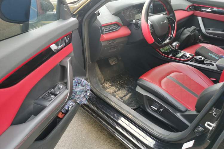 Used Dongfeng Aeolus Yixuan 2022 230T Automatic Adaptive-Beam Knight Edition Driver Seat