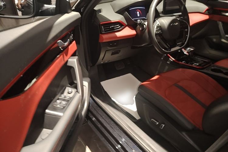 Used Dongfeng Aeolus Yixuan 2022 230T Automatic Adaptive-Beam Knight Edition Driver Seat