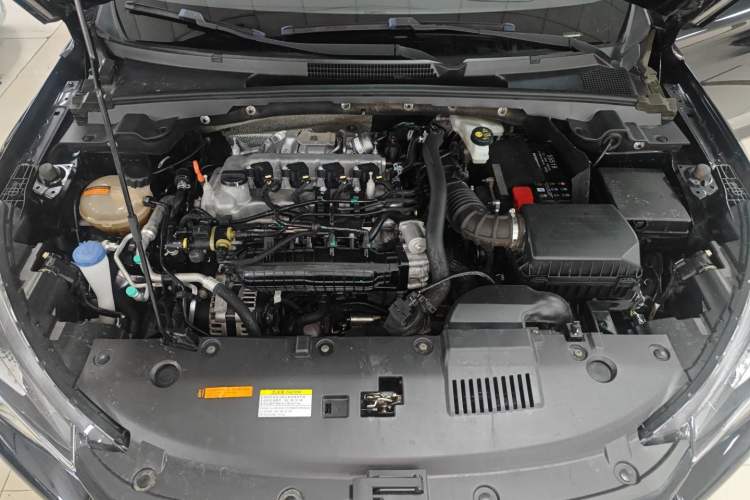 Used Dongfeng Aeolus Yixuan 2022 230T Automatic Adaptive-Beam Knight Edition Engine Bay