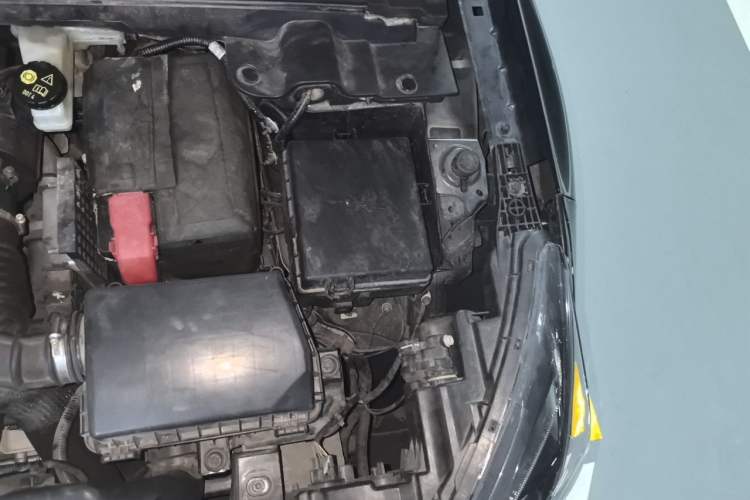 Used Dongfeng Aeolus Yixuan 2022 230T Automatic Adaptive-Beam Knight Edition Engine Bay Left