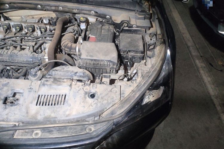Used Dongfeng Aeolus Yixuan 2022 230T Automatic Adaptive-Beam Knight Edition Engine Bay Left