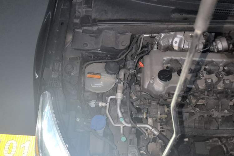 Used Dongfeng Aeolus Yixuan 2022 230T Automatic Adaptive-Beam Knight Edition Engine Bay Right