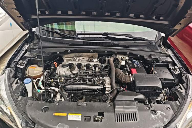 Used Dongfeng Aeolus Yixuan 2022 230T Automatic Adaptive-Beam Knight Edition Engine Bay
