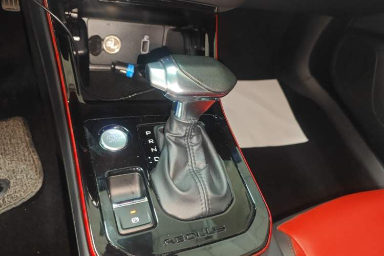 Used Dongfeng Aeolus Yixuan 2022 230T Automatic Adaptive-Beam Knight Edition Gear Lever