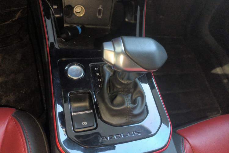 Used Dongfeng Aeolus Yixuan 2022 230T Automatic Adaptive-Beam Knight Edition Gear Lever