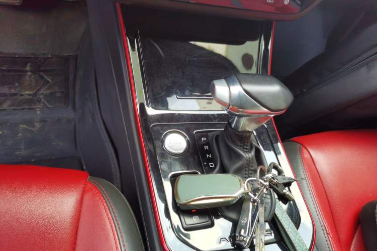Used Dongfeng Aeolus Yixuan 2022 230T Automatic Adaptive-Beam Knight Edition Gear Lever
