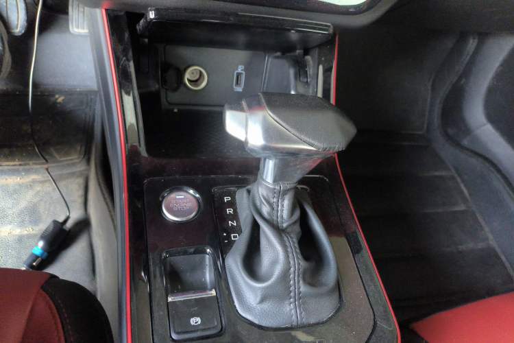 Used Dongfeng Aeolus Yixuan 2022 230T Automatic Adaptive-Beam Knight Edition Gear Lever