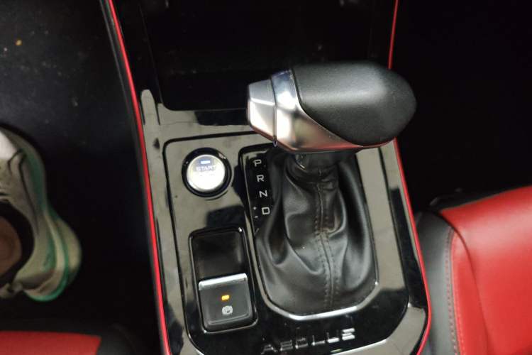 Used Dongfeng Aeolus Yixuan 2022 230T Automatic Adaptive-Beam Knight Edition Gear Lever