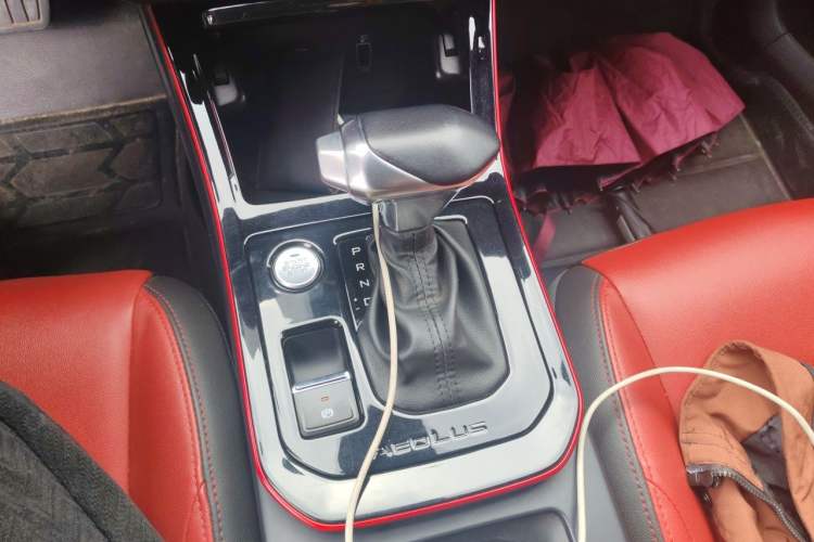Used Dongfeng Aeolus Yixuan 2022 230T Automatic Adaptive-Beam Knight Edition Gear Lever