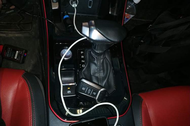 Used Dongfeng Aeolus Yixuan 2022 230T Automatic Tiger Roar Edition Gear Lever