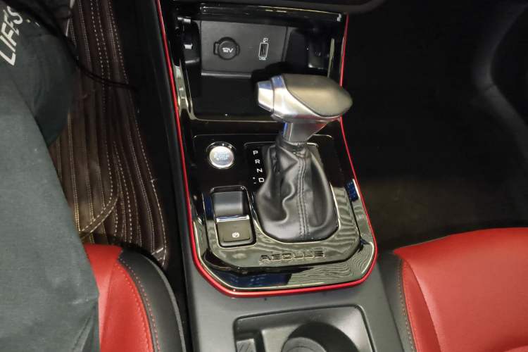 Used Dongfeng Aeolus Yixuan 2022 230T Automatic Adaptive-Beam Knight Edition Gear Lever