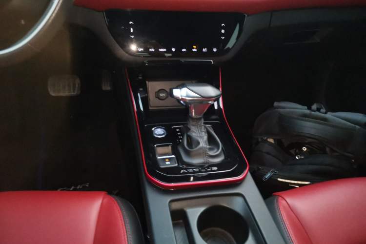 Used Dongfeng Aeolus Yixuan 2022 230T Automatic Adaptive-Beam Knight Edition Gear Lever