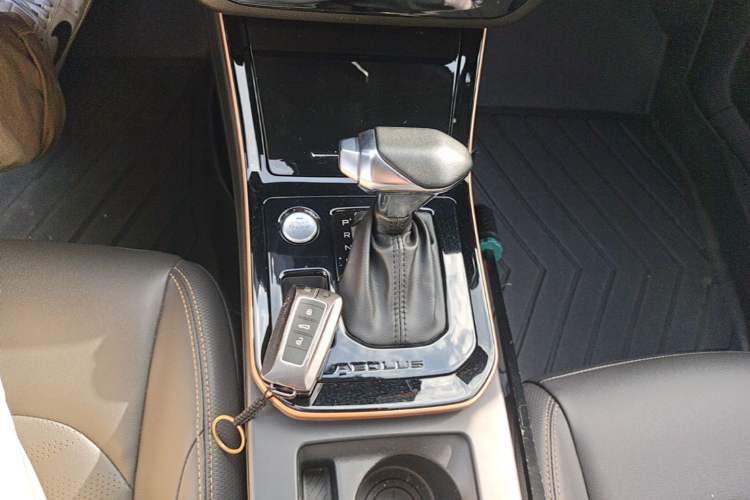 Used Dongfeng Aeolus Yixuan 2022 230T Automatic Tiger Roar Edition Gear Lever