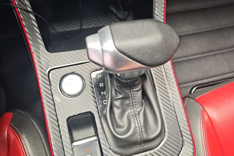 Used Dongfeng Aeolus Yixuan 2022 230T Automatic Adaptive-Beam Knight Edition Gear Lever