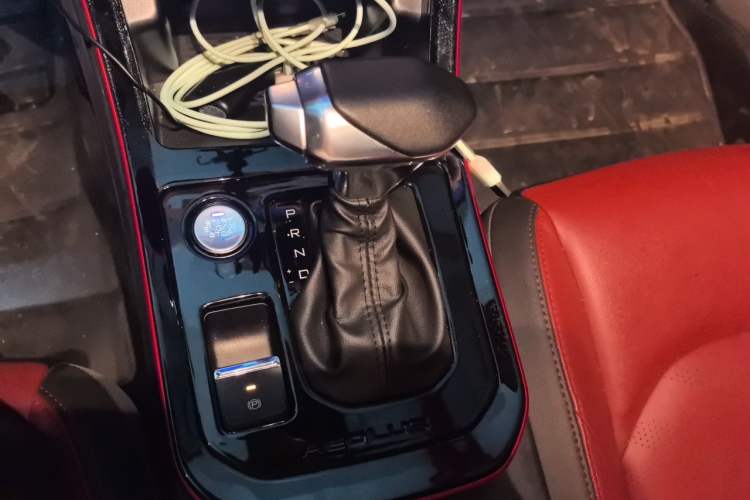Used Dongfeng Aeolus Yixuan 2022 230T Automatic Adaptive-Beam Knight Edition Gear Lever