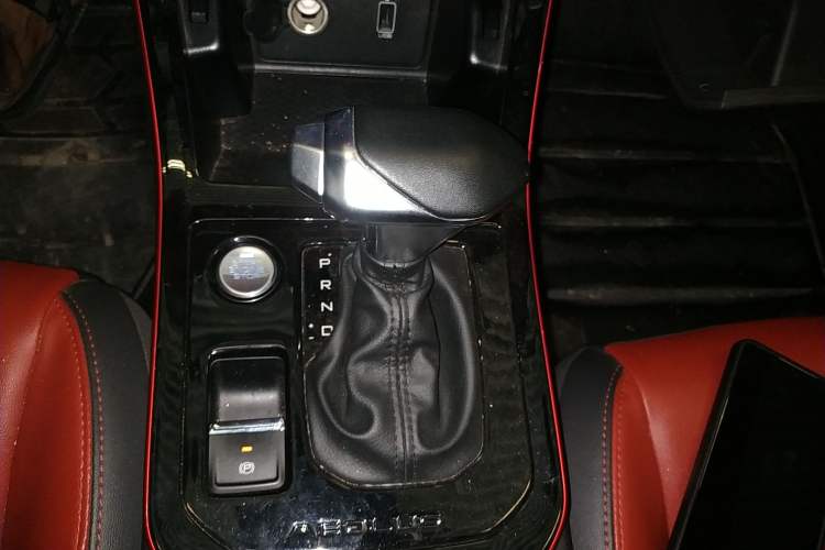 Used Dongfeng Aeolus Yixuan 2022 230T Automatic Tiger Roar Edition Gear Lever