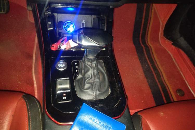 Used Dongfeng Aeolus Yixuan 2022 230T Automatic Adaptive-Beam Knight Edition Gear Lever