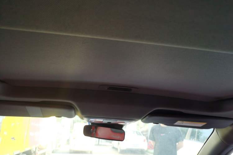 Used Dongfeng Aeolus Yixuan 2022 230T Automatic Adaptive-Beam Knight Edition Headliner