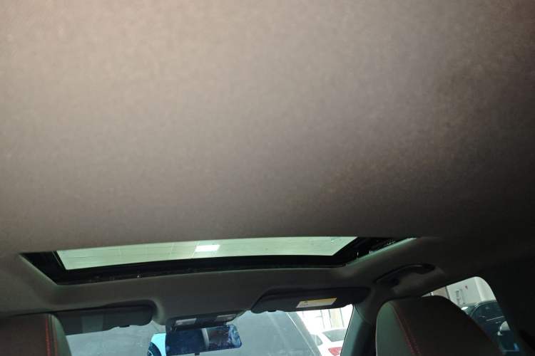Used Dongfeng Aeolus Yixuan 2022 230T Automatic Adaptive-Beam Knight Edition Headliner