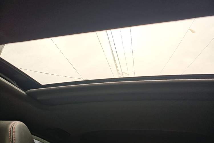 Used Dongfeng Aeolus Yixuan 2022 230T Automatic Adaptive-Beam Knight Edition Headliner