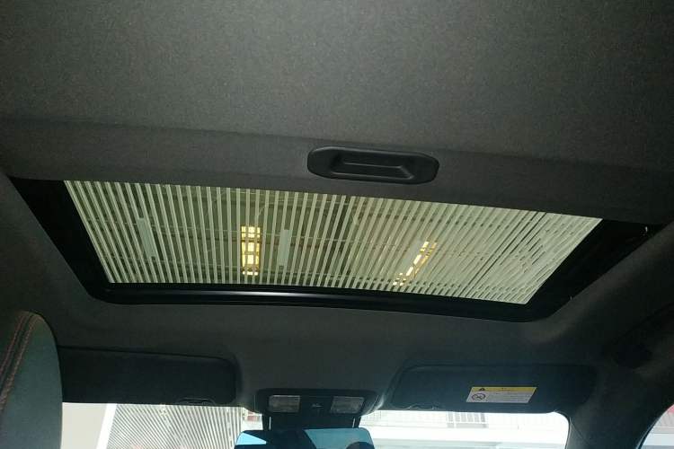 Used Dongfeng Aeolus Yixuan 2022 230T Automatic Tiger Roar Edition Headliner