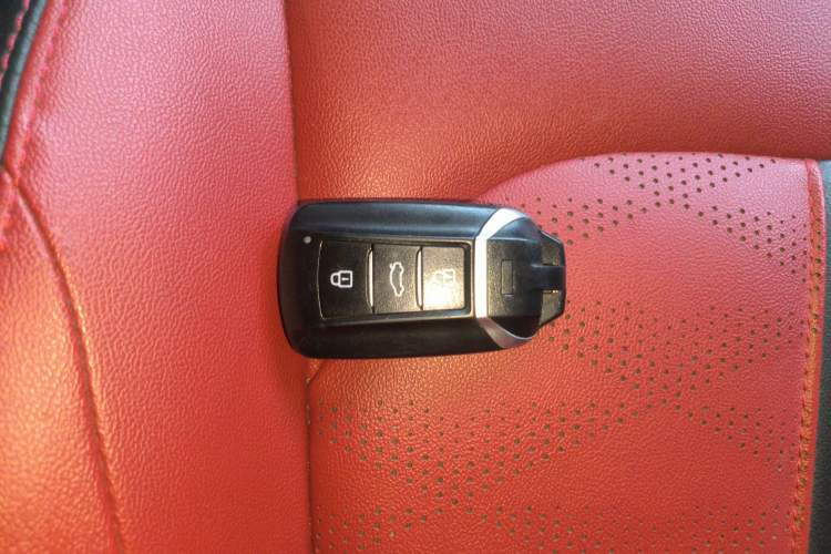 Used Dongfeng Aeolus Yixuan 2022 230T Automatic Adaptive-Beam Knight Edition Interior 1