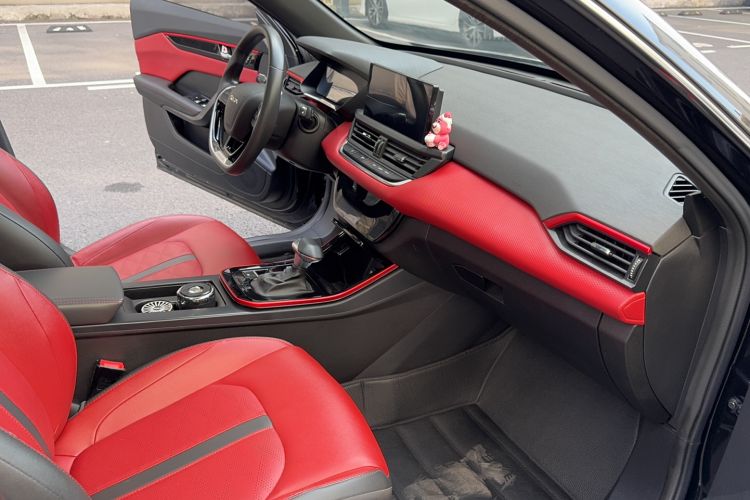 Used Dongfeng Aeolus Yixuan 2022 230T Automatic Adaptive-Beam Knight Edition Interior 2