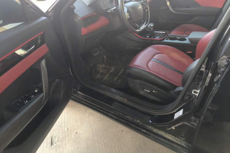 Used Dongfeng Aeolus Yixuan 2022 230T Automatic Adaptive-Beam Knight Edition Interior 3