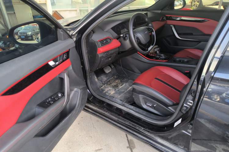 Used Dongfeng Aeolus Yixuan 2022 230T Automatic Adaptive-Beam Knight Edition Interior 3