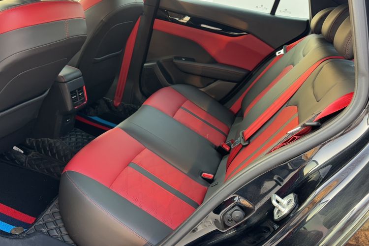 Used Dongfeng Aeolus Yixuan 2022 230T Automatic Adaptive-Beam Knight Edition Interior 3