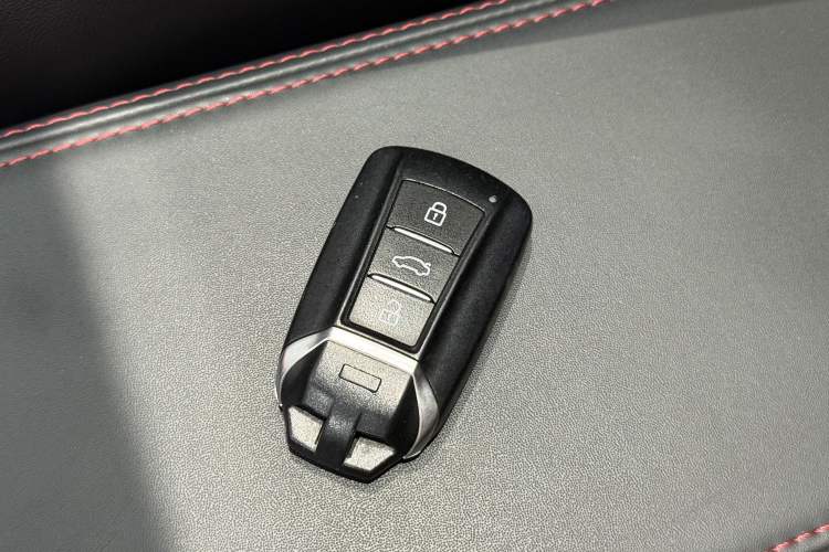 Used Dongfeng Aeolus Yixuan 2022 230T Automatic Adaptive-Beam Knight Edition Interior 5