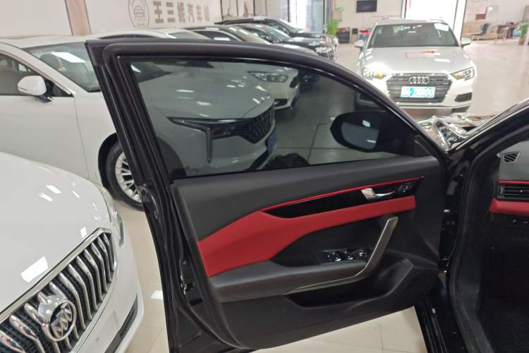 Used Dongfeng Aeolus Yixuan 2022 230T Automatic Adaptive-Beam Knight Edition Left Front Door Interior