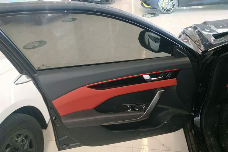 Used Dongfeng Aeolus Yixuan 2022 230T Automatic Tiger Roar Edition Left Front Door Interior