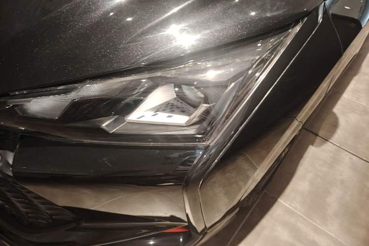 Used Dongfeng Aeolus Yixuan 2022 230T Automatic Adaptive-Beam Knight Edition Left Front Headlight