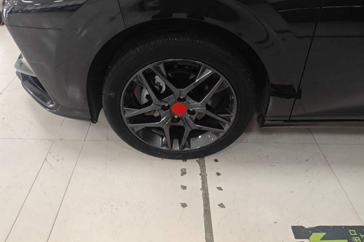 Used Dongfeng Aeolus Yixuan 2022 230T Automatic Adaptive-Beam Knight Edition Left Front Wheel Hub