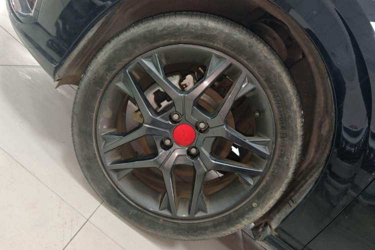 Used Dongfeng Aeolus Yixuan 2022 230T Automatic Adaptive-Beam Knight Edition Left Front Wheel Hub