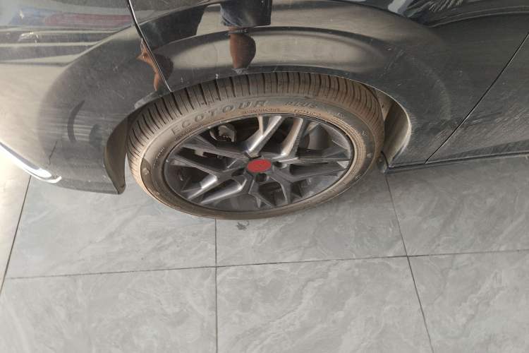 Used Dongfeng Aeolus Yixuan 2022 230T Automatic Adaptive-Beam Knight Edition Left Front Wheel Hub
