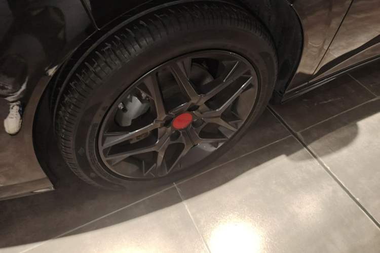 Used Dongfeng Aeolus Yixuan 2022 230T Automatic Adaptive-Beam Knight Edition Left Front Wheel Hub
