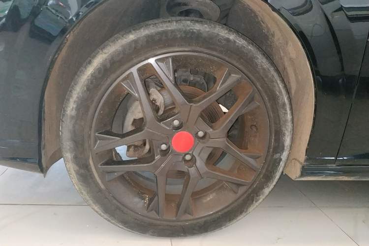 Used Dongfeng Aeolus Yixuan 2022 230T Automatic Tiger Roar Edition Left Front Wheel Hub