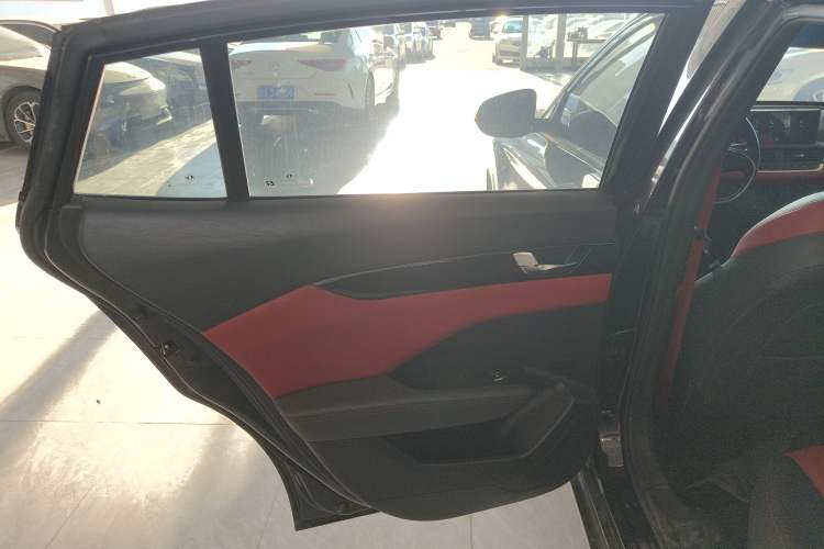 Used Dongfeng Aeolus Yixuan 2022 230T Automatic Adaptive-Beam Knight Edition Left Rear Door Interior