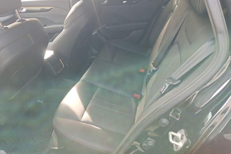Used Dongfeng Aeolus Yixuan 2022 230T Automatic Tiger Roar Edition Left Rear Seat