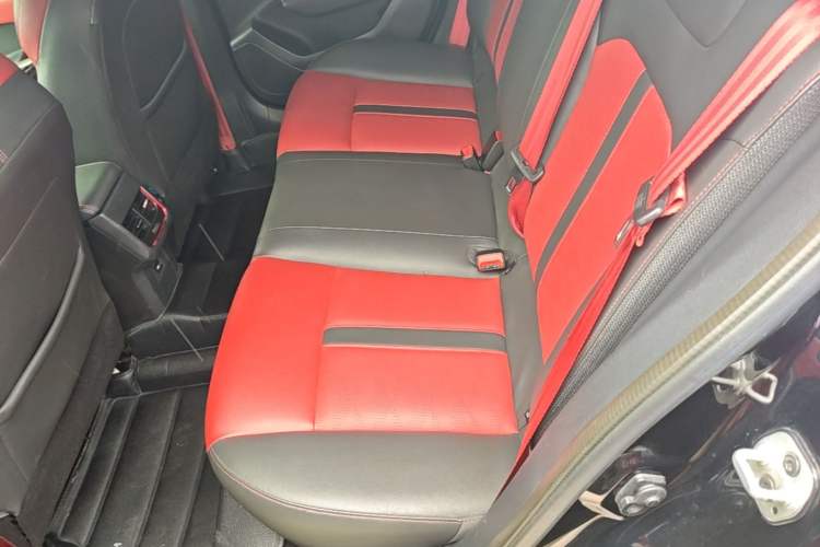 Used Dongfeng Aeolus Yixuan 2022 230T Automatic Adaptive-Beam Knight Edition Left Rear Seat