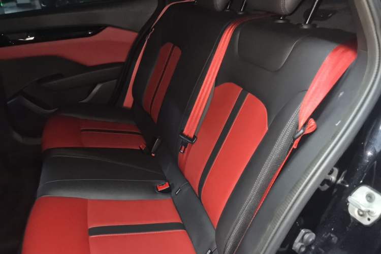 Used Dongfeng Aeolus Yixuan 2022 230T Automatic Adaptive-Beam Knight Edition Left Rear Seat